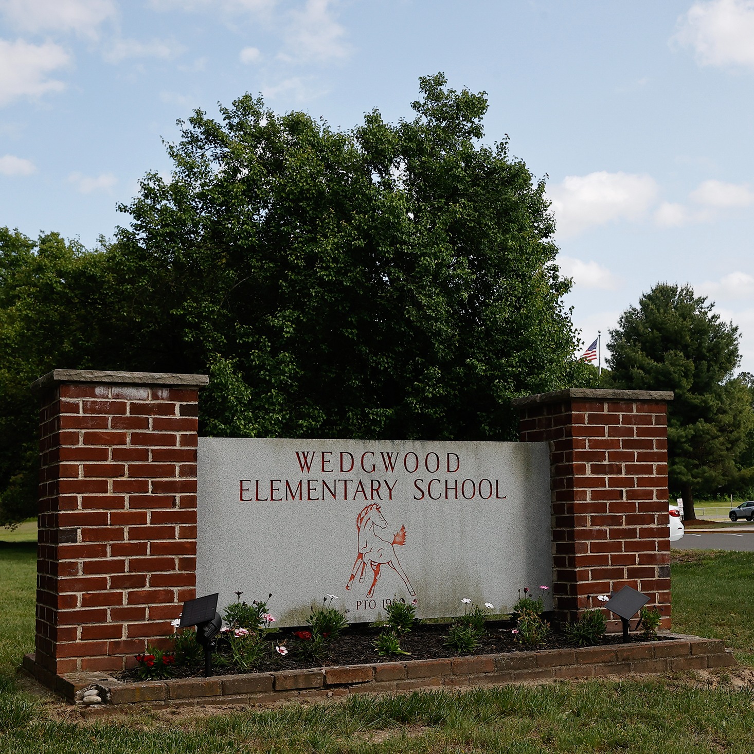 Sign in front of Wedgewood Elementary School